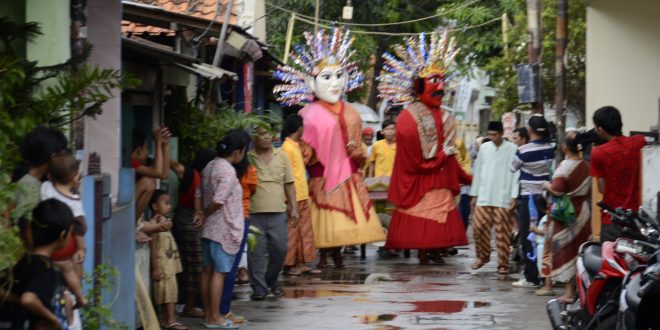 Ondel-Ondel di Persimpangan Jakarta